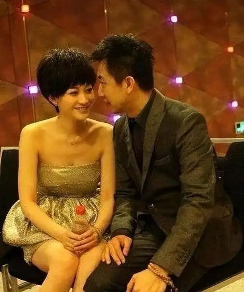 情路坎坷李小冉被前任监控折磨4年后被男闺蜜砸5亿彩礼迎娶