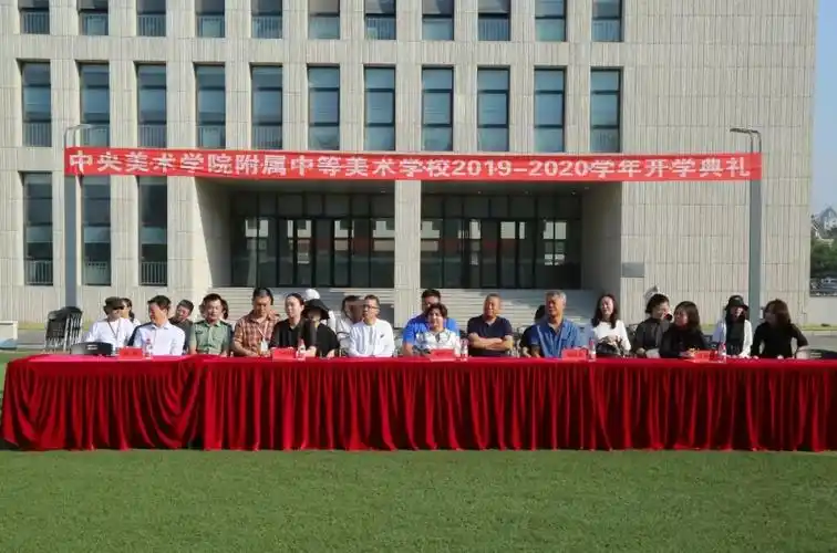 出席典礼的有燕郊校区管理处主任姚培炎,附中校长胡西丹,直属党支部