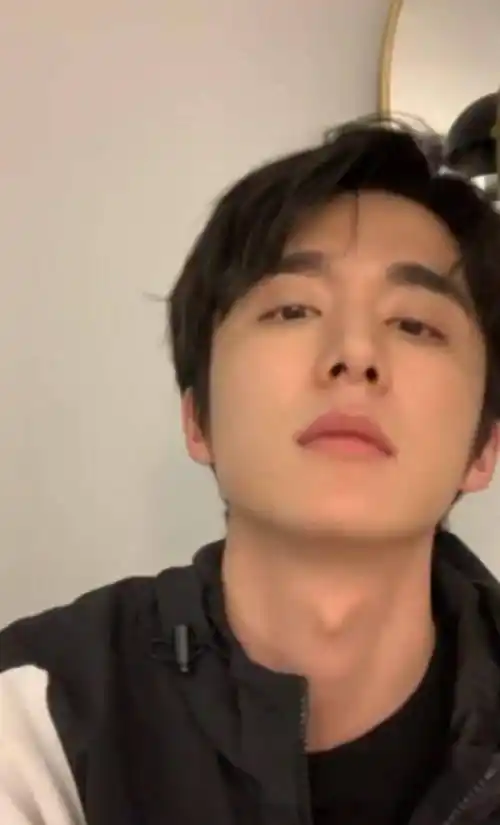 王一博喉结,肖战喉结,任嘉伦喉结,爱豆喉结谁最让你心动_张新成_邓伦