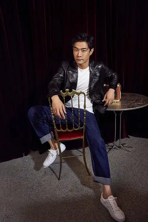 黄维德曝质感大片幕后挥洒熟男潮范儿