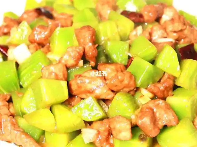 四川家常菜莴笋炒肉丁莴笋清脆肉香而不柴