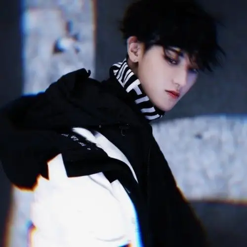 211.黄子韬头像(色散滤镜)