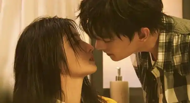 与杨洋一同宣传新剧被误认为官宣恋情 王楚然出席活动穿短裙秀美腿