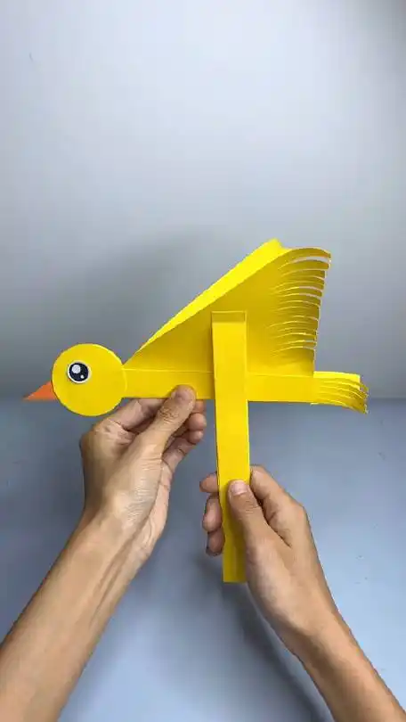 用a4纸制作好玩的小鸟,快跟小朋友一起来玩吧#幼儿园创意亲子手工