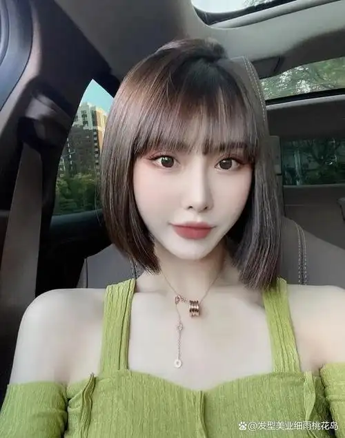 超火的漫画刘海短发你剪了吗?超级减龄,剪了让你一下回到高中时代.