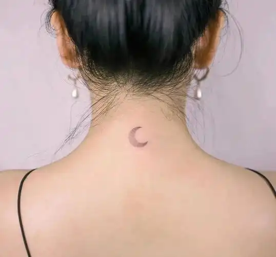 小清新纹身月亮纹身