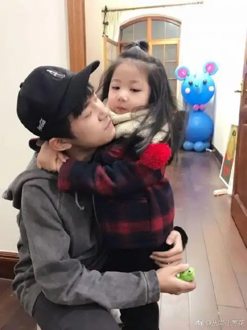 放开我北鼻2易烊千玺迷妹小葱花微博资料照片 丛尚家庭背景