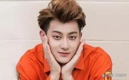 这样的造型显然更符合内娱观众的口味,也和黄子韬直爽可爱的性格更加