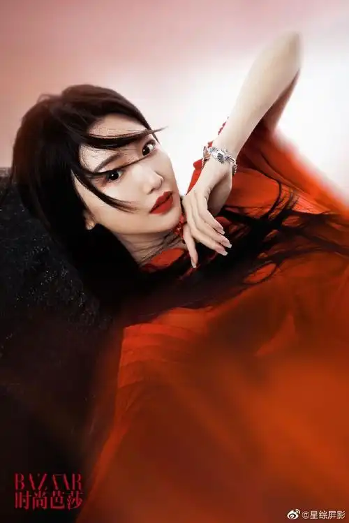 毛晓彤头发乱了##谁吹乱了毛晓彤头发