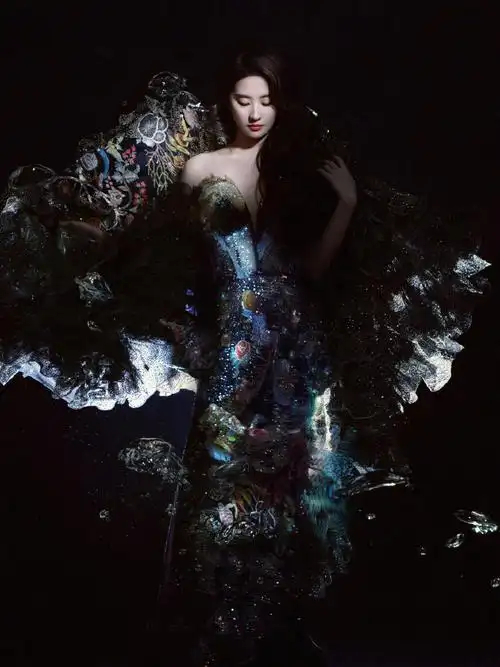 刘亦菲红裙雕刻感大片##刘亦菲