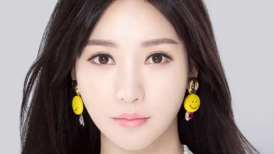 宅男女神美女明星柳岩桌面壁纸