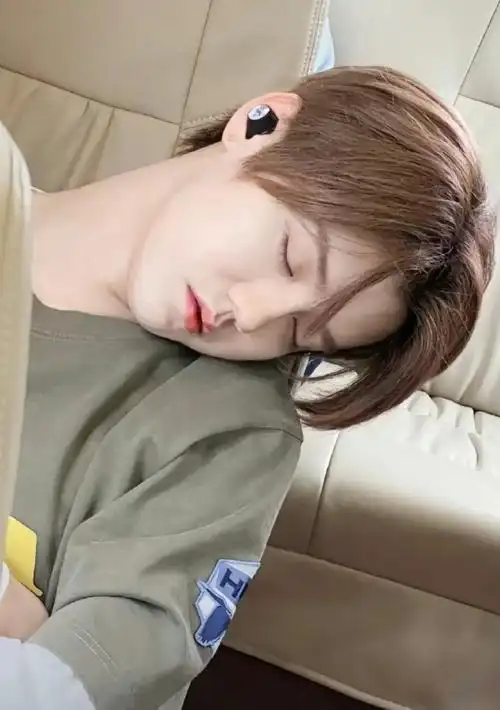 自己在干什么一样鹿晗我觉得我们有点暧昧了哈哈哈哈哈鹿晗|鹿晗超话