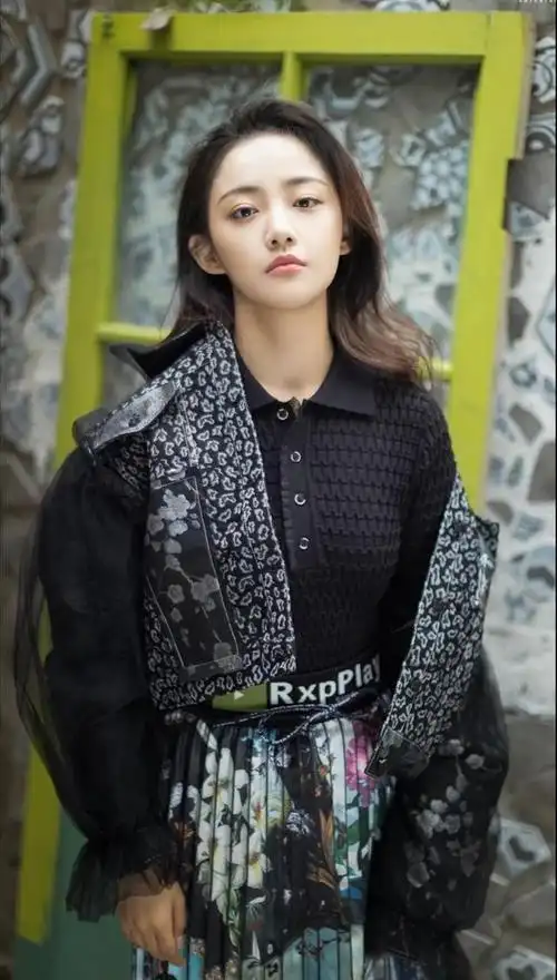 顶级壁纸〕00后美女明星,吴佳怡