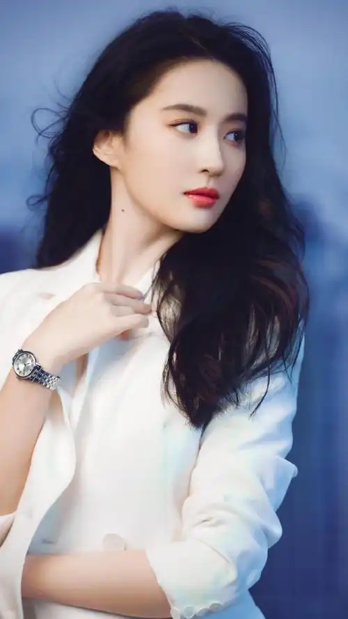 时尚优雅御姐刘亦菲知性妩媚诱人写真