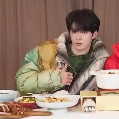 我孩子每张合照里都赢了…又萌又帅的#和刘耀文一起拥抱春天