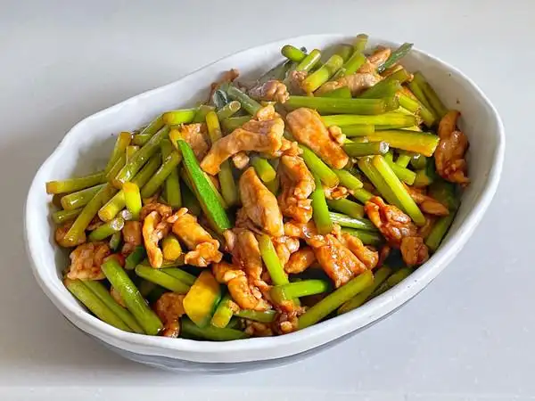 夹子妈咪做的家常菜凉拌手撕蒜苔