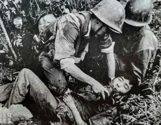 一组老照片重温对越自卫反击战的惨烈与悲壮