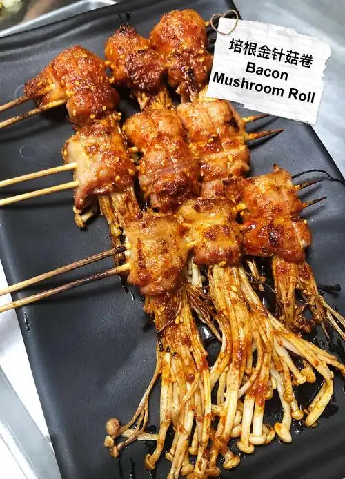 炭烤金针菇培根卷 $1.99(2串起)