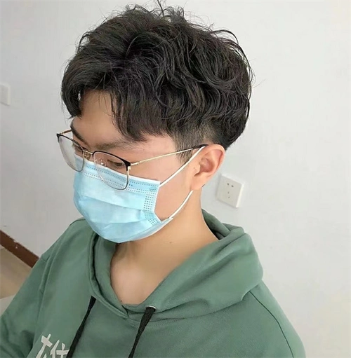 超酷微分纹理中分刘海,头顶蓬松纹理烫发,适合发质细软服帖的男生