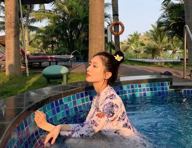 江疏影晒罕见泳装照女神皮一下是真开心泳装照着实是太别致