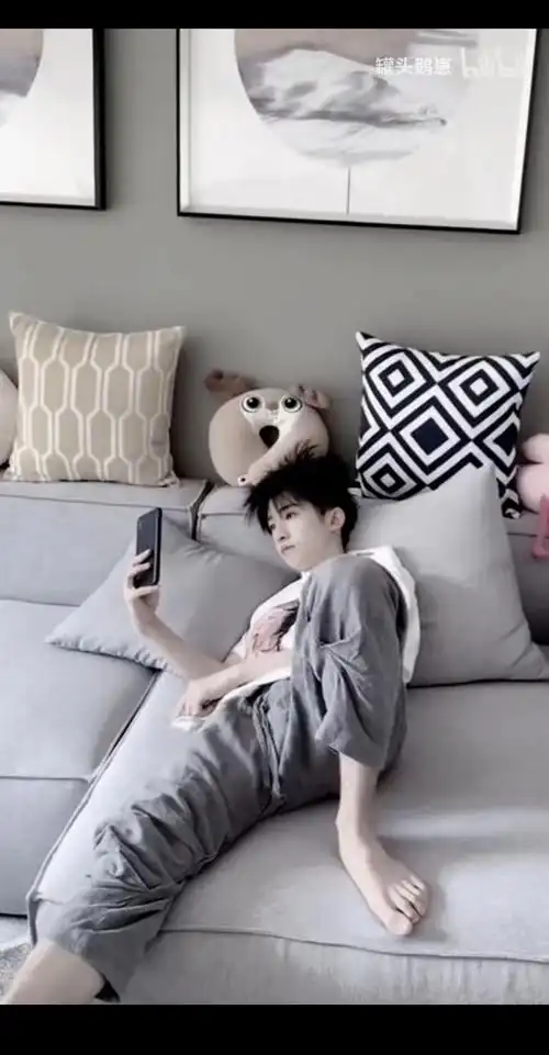 有没有喜欢刘宇甜c队长的脚脖子的