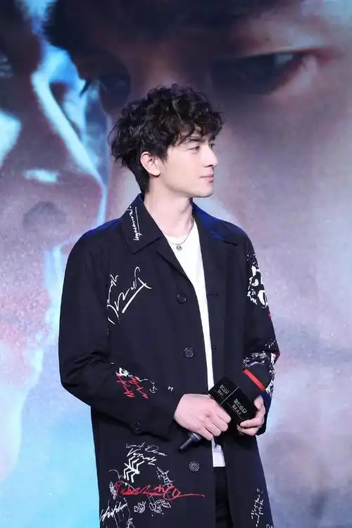 惊呆了吃瓜群众林更新换上泰迪卷网友像道具假发