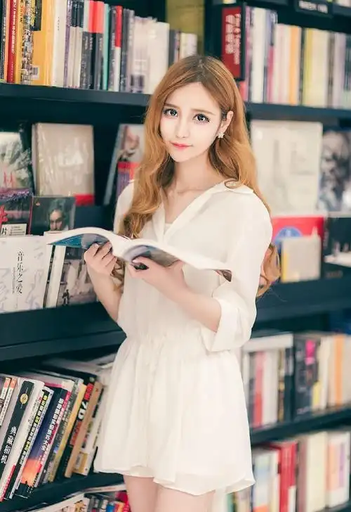 高颜值美女书店文艺写真不一样的风格-y美女图片网
