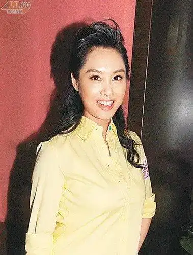 黄贯中不太想做爸爸,因怕儿女承继他的邪恶基因     黄贯中与女友