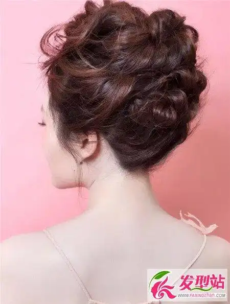 知性典雅气质盘发制造慵懒女人味