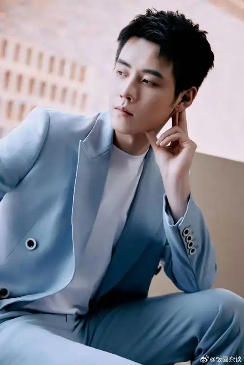 任豪掌控轻喜剧少爷角色的神#从头到脚都流露着一种满满的"叛逆感" !