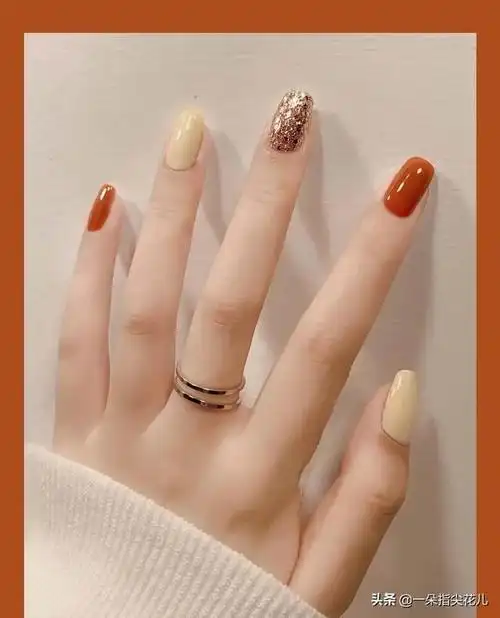 分享20款短指甲跳色美甲,色系搭配好,显白又好看|撞色|咖色_网易订阅