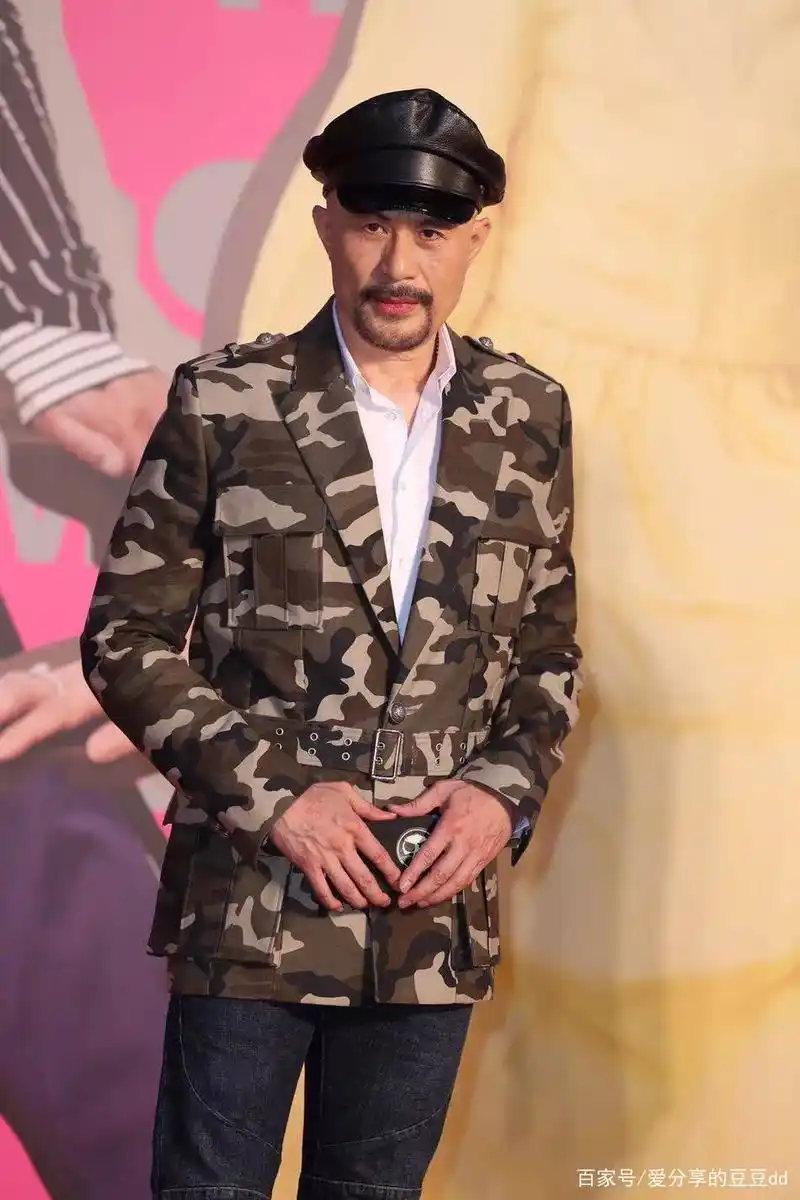 今年60岁的十位男星,风度翩翩,依旧帅气