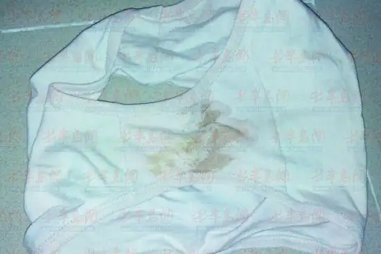 符先生第一时间拍下女儿内裤证据