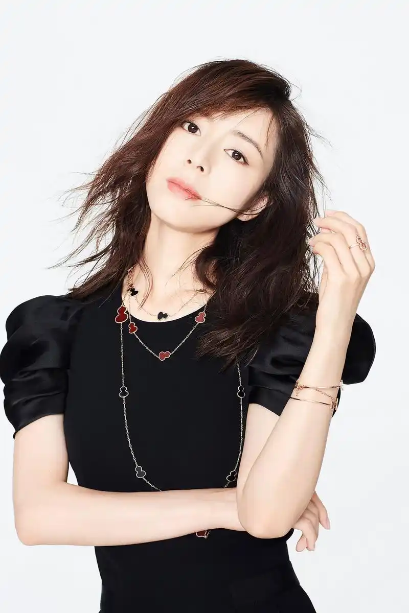 张静初纯色柔美写真图片