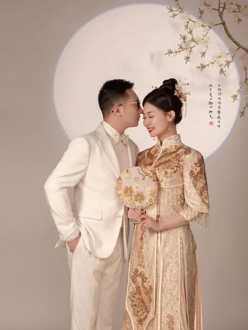 光影感新中式秀禾婚纱照