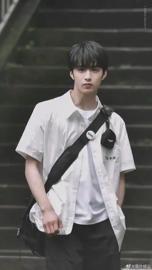 刘耀文从小就帅而自知