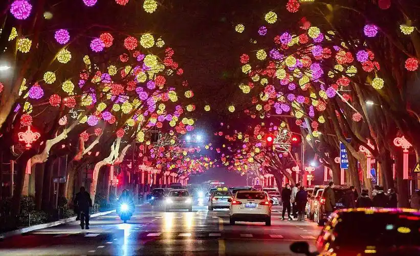 编辑推荐:各地璀璨夜景迎新春 人间烟火气 最抚凡人心