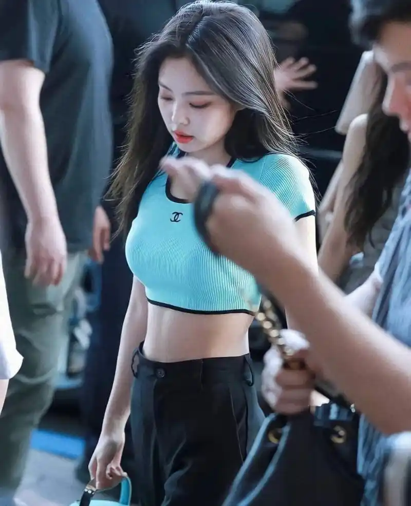 jennie 一眼万年99 分享今日份妮妮子