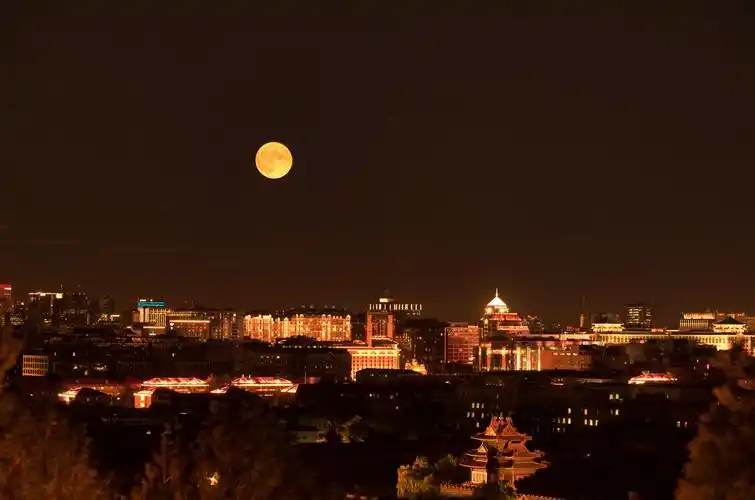 八月十五的月亮代表着团圆与祝福