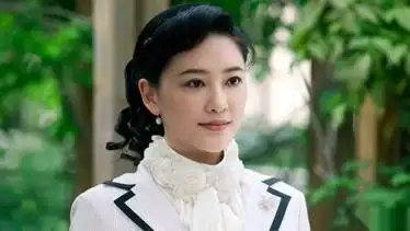 东方战场曝应采儿剧照身穿旗袍温婉动人