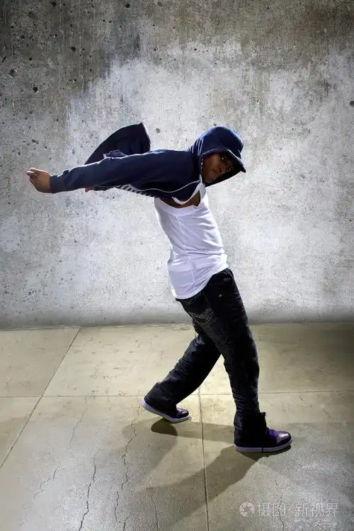 黑人男性跳舞嘻哈