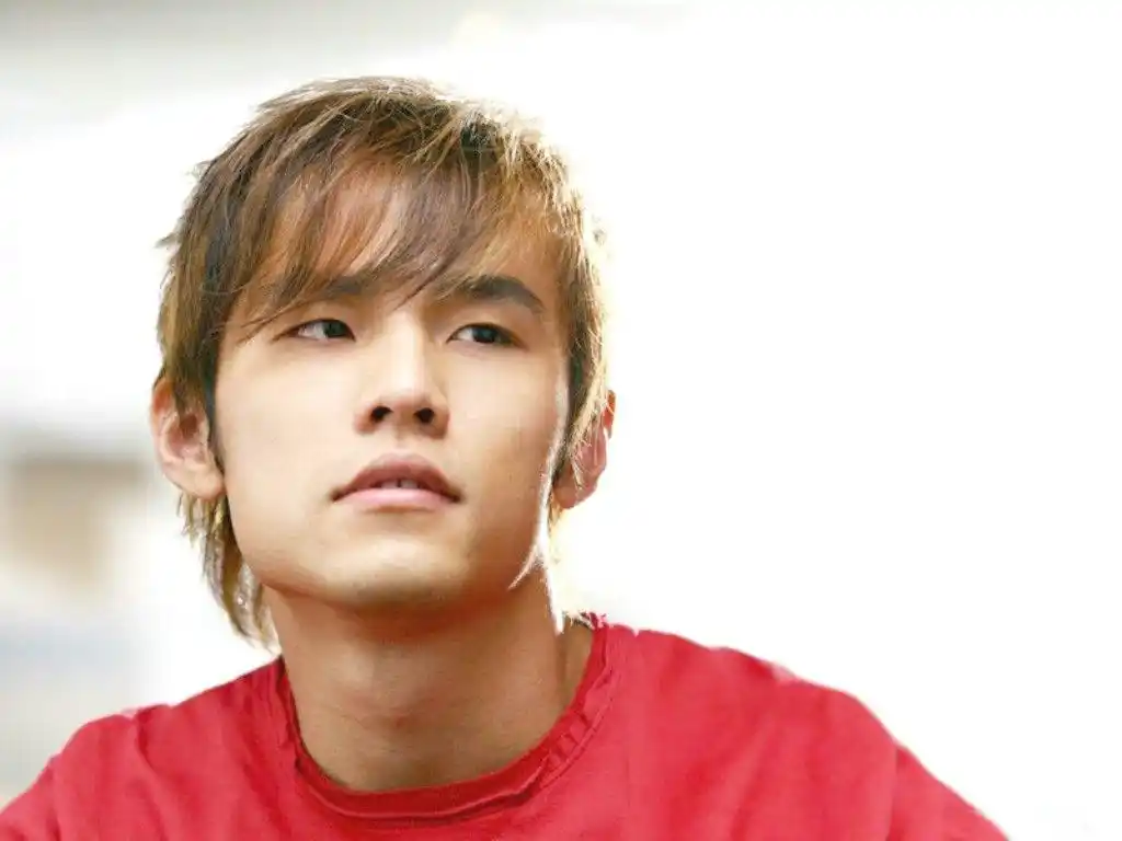 请问有没有周杰伦这张图片的1080分辨率的图片