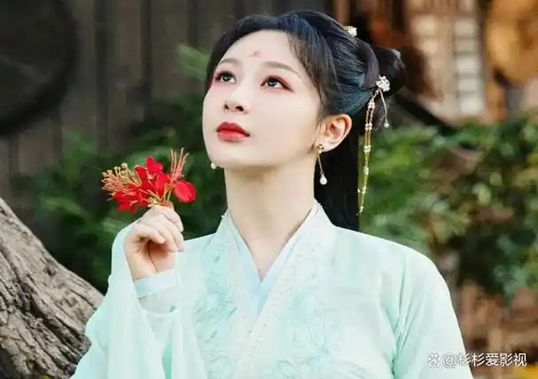 杨紫人间清醒,别再焦虑动脸,新剧《长相思》预约破百万