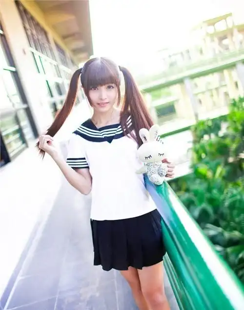 无敌清纯美女校花生活照 可爱双马尾校服写真