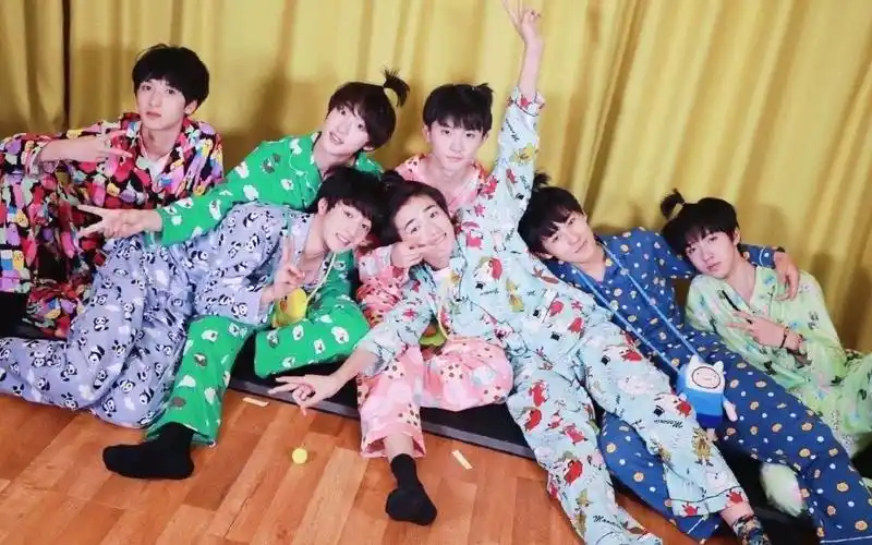 tnt时代睡衣少年团起床日常考古大集合