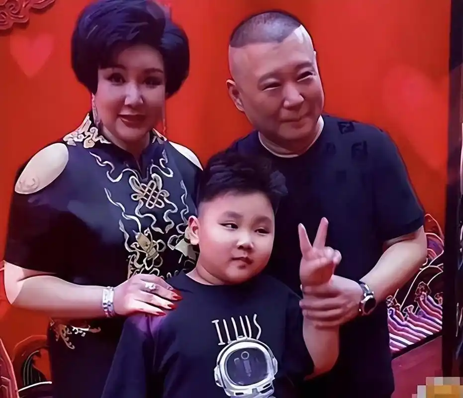 郭德纲:家庭,移民和教育之谜 郭德纲一家移民澳大利亚,儿子郭麒麟不