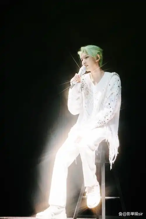 王源《home》直拍,tfboys王源染了绿发,春天的颜色惊艳全场