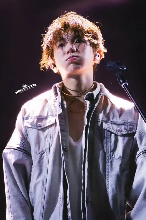 王源超话未成年进行时,一起来嘟嘟嘴    #王源看我们如何相遇vlog