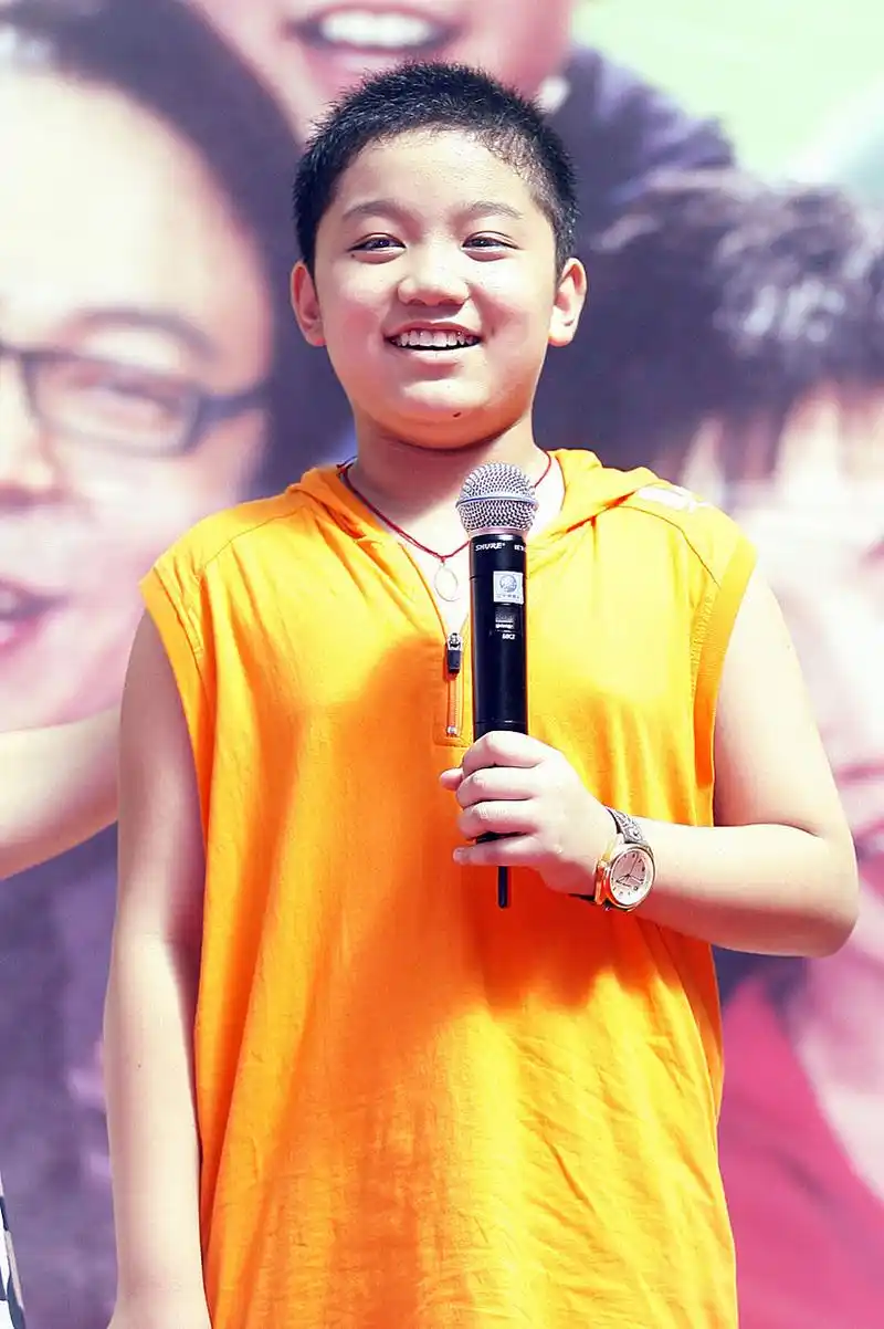 从童星到"退网"网红,26岁的尤浩然玩儿废了前程,谁都救不了他  2022年