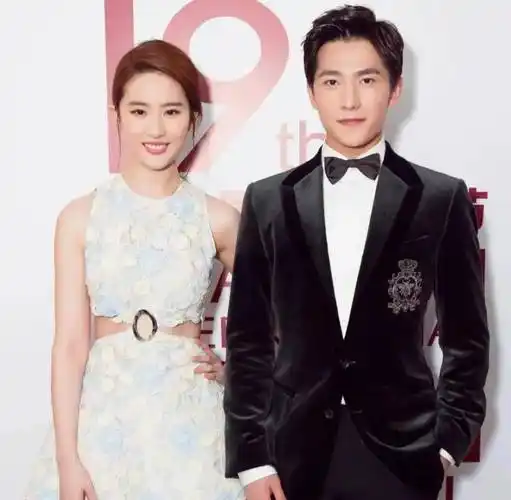 杨洋领"结婚证"并非传闻,不少恋情细节曝光!_王楚然_马尔代夫_照片